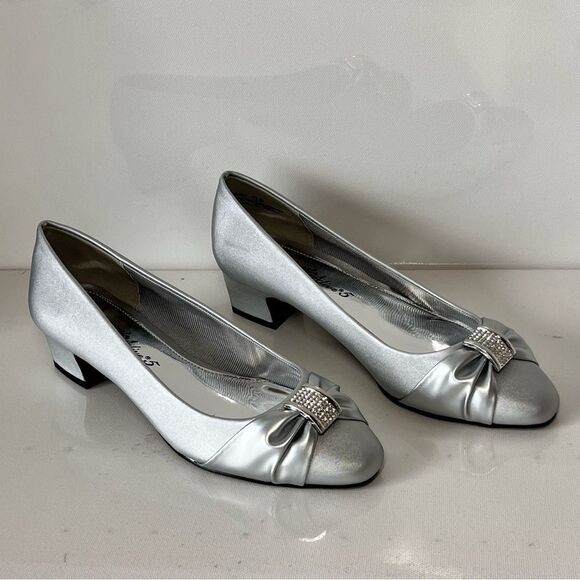 Easy Street Eloise Block Heel Pumps - Picture 2 of 7